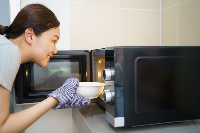 **Selain untuk Menghangatkan Makanan, Microwave Punya 5 Fungsi Ini yang Wajib Dicoba!**