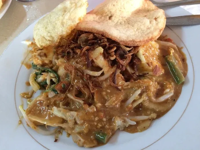 5 Gado-gado Legendaris di Jakarta yang Mlekoh Gurih Bumbunya, Wajib Dicoba!