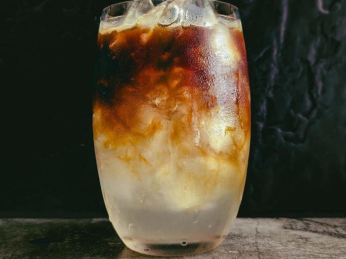 **Cloud Coffee, Racikan Kopi Campur Air Kelapa yang Lezat dan Trendy**