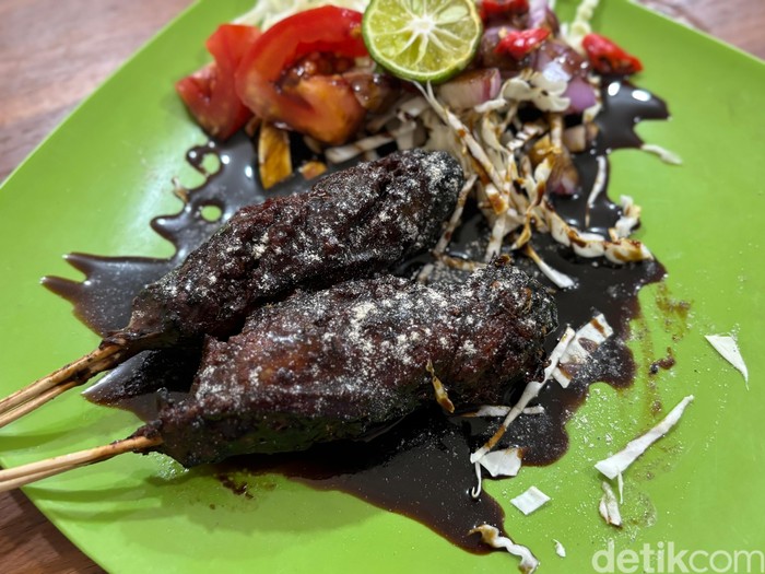 Sate Buntel Khas Solo: Sensasi Garing dan Lembut dari Resep 3 Generasi yang Wajib Dicoba!