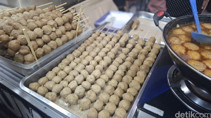 Seru! Jajan Kebab hingga Bakso Bakar Jumbo di Jalan Semangka, Kenali Rasa yang Bikin Addictive!