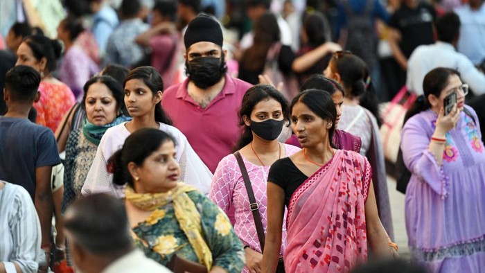 **Waspada COVID-19 di India, Indian Railways Imbau Penumpang Pakai Masker**