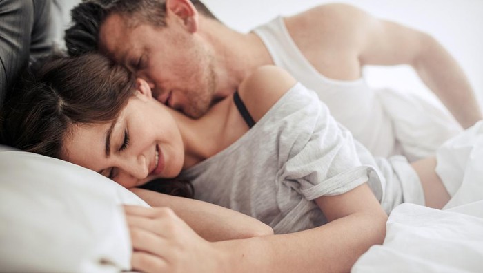 Cegah Tidur Berat, Agendakan Hubungan Intim Sebelum Tidur