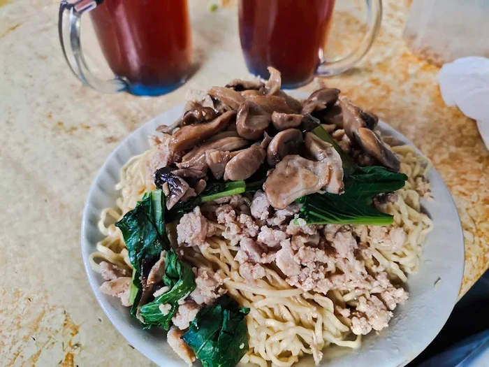 **Yummy! 5 Mie Ayam Jamur Topping Komplet dengan Harga Rp 13.000 saja!**