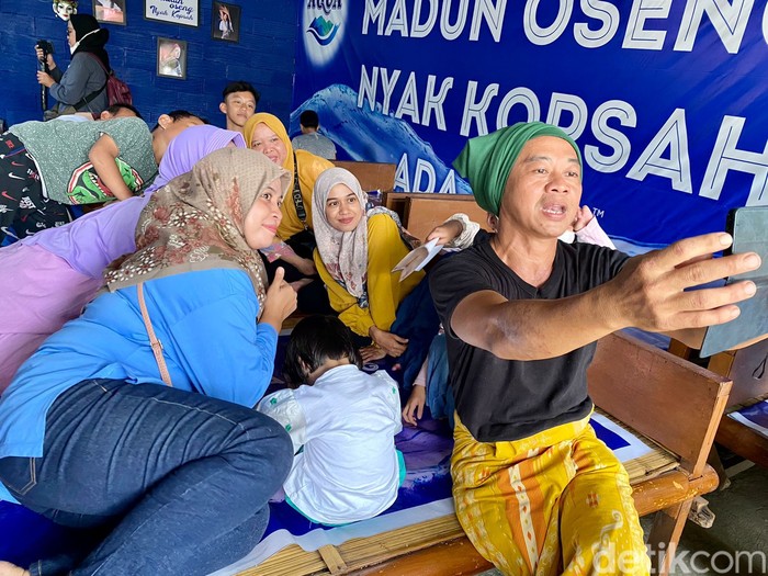 **Nyak Kopsah Berbagi Resep Masakan Lezat dalam 'Senin Berkah'**