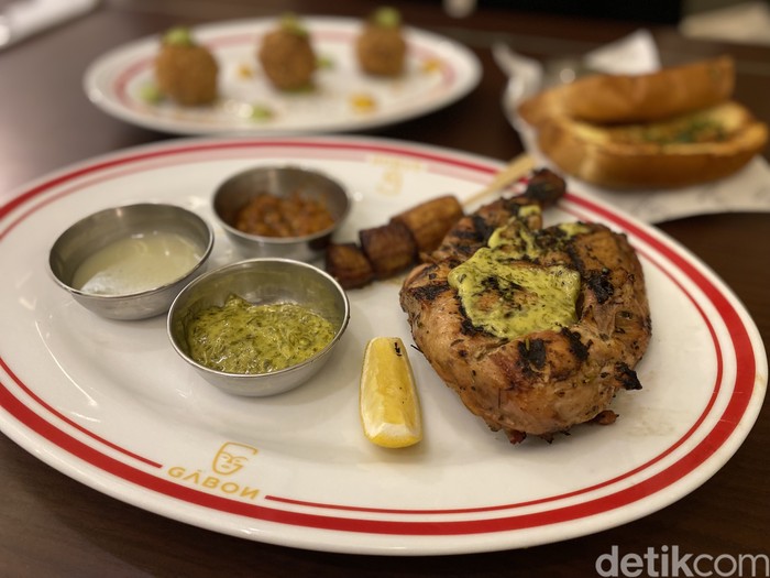 Ayam Afrika Gabon: Kenikmatan Tanah Afrika yang Membuat Antri 1 Jam di Gading Serpong!