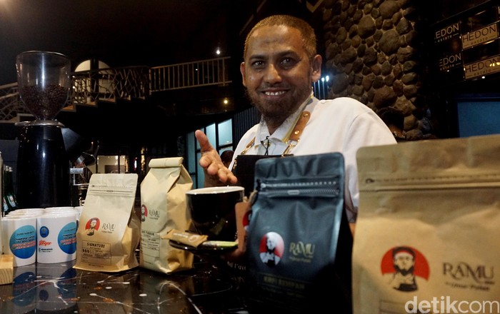 **Ramu Kopi oleh Umar Patek: Dari Perakit Bom ke Peramu Rasa Damai**