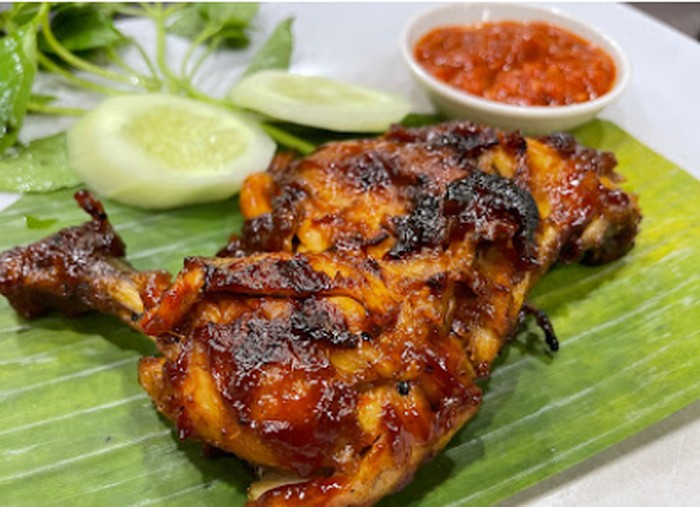 **5 Ayam Bakar Lezat dengan Bumbu Khas untuk Makan Siang yang Menggoda**