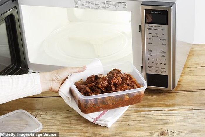**Makanan Lezat untuk Bekal Kantor: Jangan Makan Ikan hingga Telur di Depan Rekan Kerja, Begini Etiketnya!**