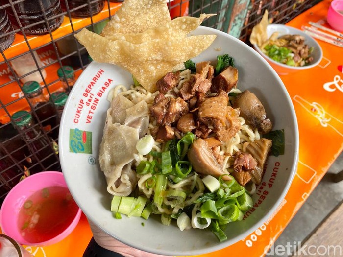 **7 Mie Ayam Legendaris di Jakarta yang Lezat dan Memikat Selera**