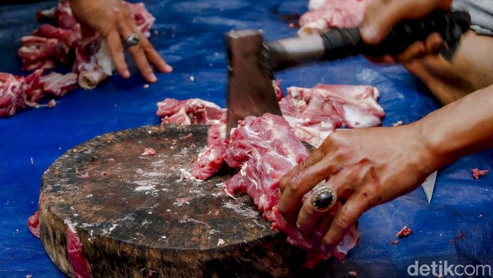 Makan Daging Berlebihan? Ini Cara Mengatasi Sembelit yang Menakutkan