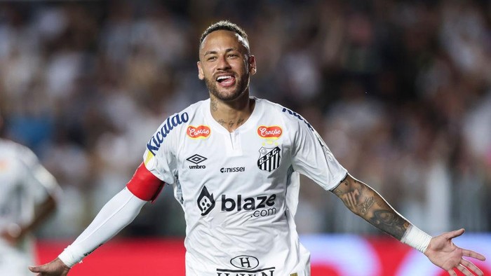 Pesepak Bola Neymar Positif COVID-19: Pentingnya Protokol Kesehatan dalam Olahraga