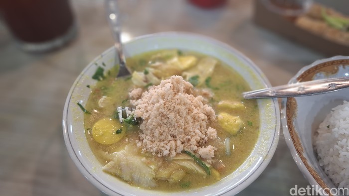 Bosan Makan Daging? Coba 5 Soto Ayam Ambengan di Sini - Update 1