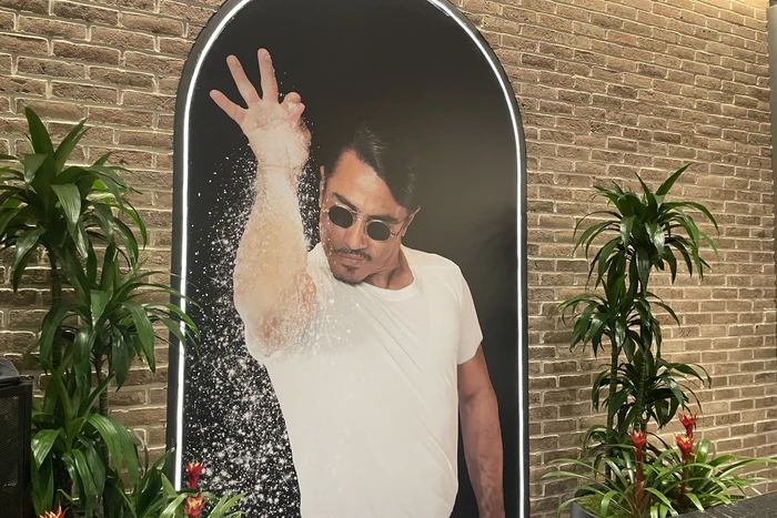 **Salt Bae Bangkrut? Ini 5 Restoran Mewah Miliknya yang Ditutup, Nikmati Rasa Gurihnya!**