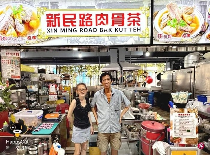Nikmati Rasa Lezat Bak Kut Teh dari Penjual Penuh Dedikasi