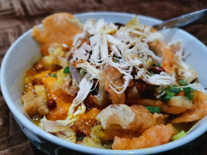 **Bubur Ayam Lezat, Sarapan Terenak di Dunia! Nikmati di Kedai Kopi Suryakencana**
