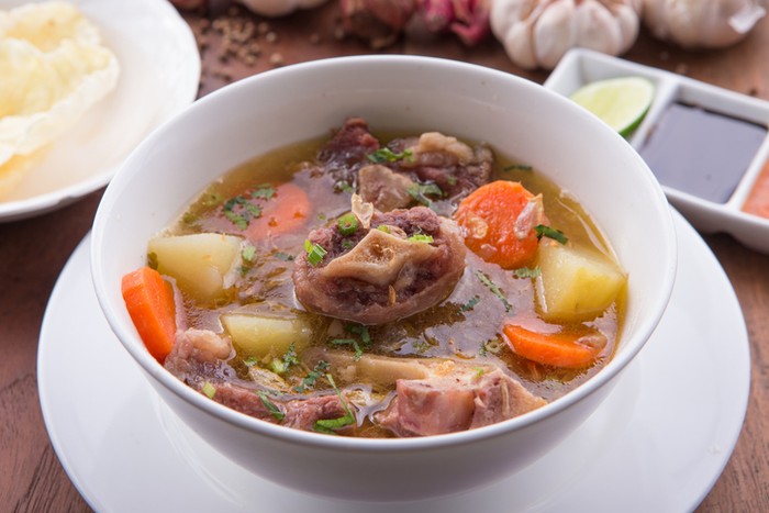 7 Sop Buntut Enak dan Legendaris di Jakarta yang Mungkin Belum Pernah Kamu Dengar Sebelumnya