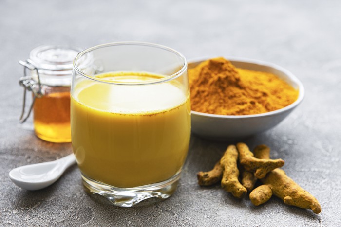 **5 Manfaat Minum Teh Kunyit Campur Lada Hitam yang Pedas Berempah: Resep Sehat dan Lezat untuk Hari Anda**