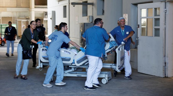 **Kesaksian Dokter Spesialis Israel Tentang Dampak Kerusakan Parah RS akibat Serangan Rudal Iran**