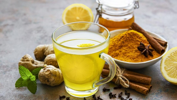Ternyata Ini Manfaat Rutin Minum Campuran Lemon, Jahe, dan Kunyit di Pagi Hari