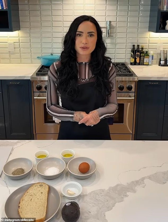 **Resep Lezat Demi Lovato yang Bikin Netizen Heboh!**
