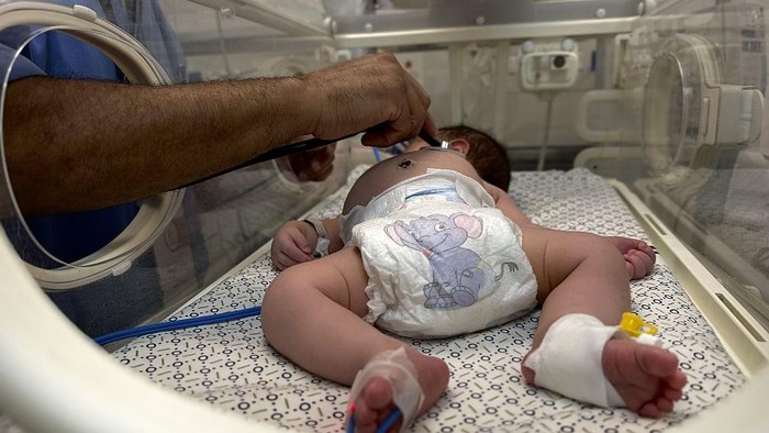 **Israel Blokir Bantuan, Bayi Gaza Terancam Malnutrisi**