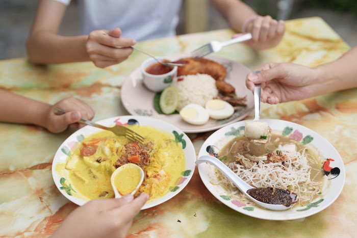 **Turis Amerika Puji Kelezatan Makanan Malaysia, Lebih Enak dari Singapura!**