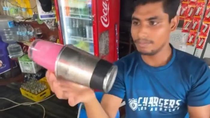 **Sirup Mawar Lezat dari Penjual Kaki Lima Terbersih di India**