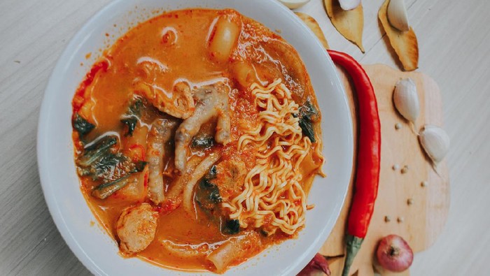 **Hobi Makan Seblak: Benarkah Berpengaruh pada Kesuburan? Dokter Obgyn Berikan Faktanya**