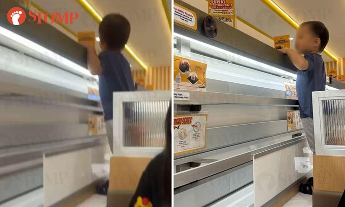 **Duh! Ada Balita Naik ke Atas Meja Restoran dan Sentuh Sushi**