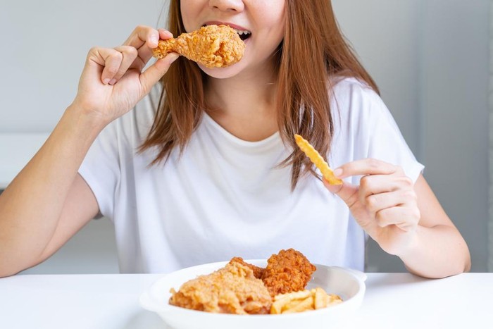 **Waspada! Ini 6 Risiko Kecanduan Makanan Cepat Saji: Nikmati dengan Seimbang**