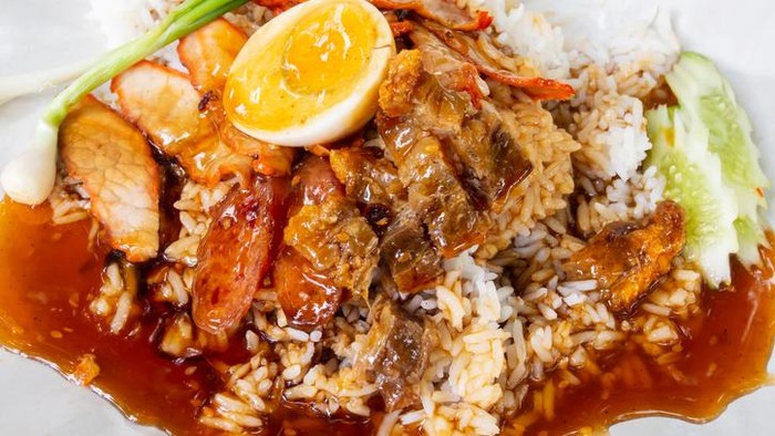 **Hukum Makan di Restoran yang Jual Babi Walau Alat Masaknya Dipisah**