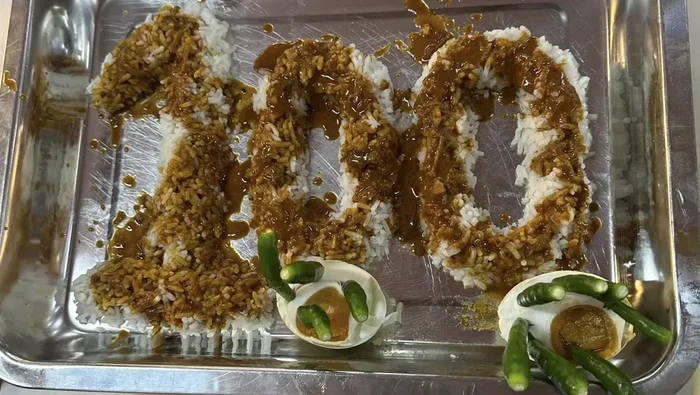 **Nasi Kandar Spesial untuk Mahathir Mohamad Ultah ke-100**