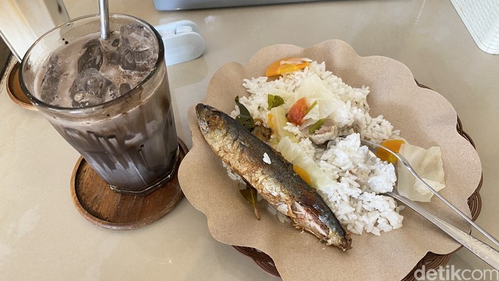 Nikmati Nasi Rames Ala Warteg di Tripplefeeling, Kafe Favorit Semarang