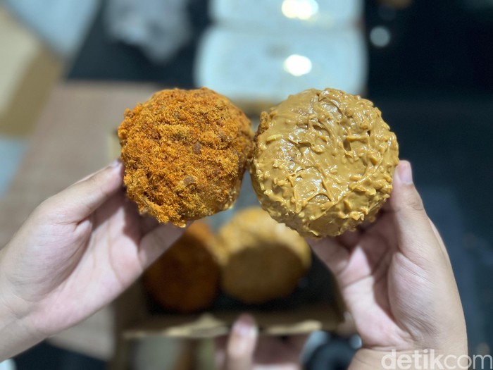 **Cicip Donat Pinkan Mambo yang Viral: 12 Rasa Lezat, Apa Benar Mirip Odading?**