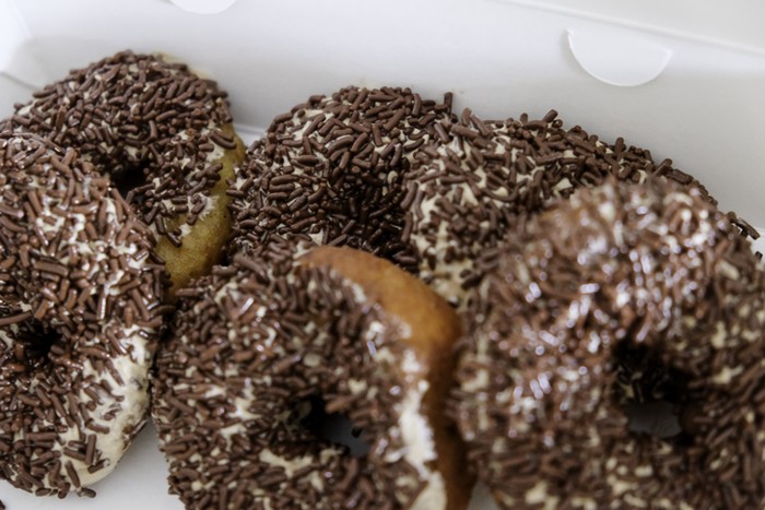**Donat Kampung vs Donat Modern: Mana yang Lezat dan Nikmat untukmu?**