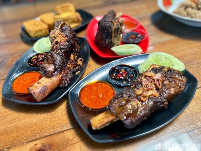Dijamin Puas! 5 Iga Bakar Legendaris di Jakarta yang Wajib Dicoba