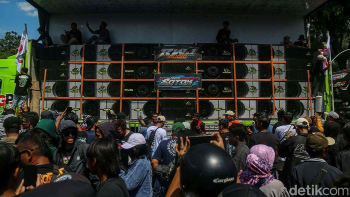 Geger Sound Horeg, Segini Batas Desibel Suara yang Aman Bagi Manusia - Update 1