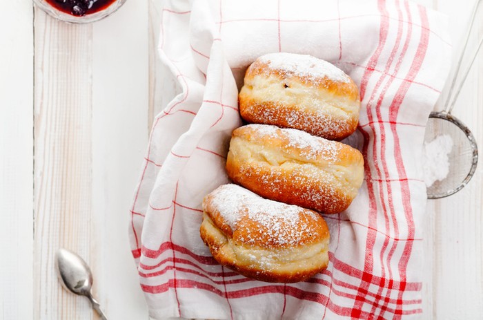 **Anti Gagal! 5 Tips Mudah Bikin Donat Empuk & Lezat di Rumah**