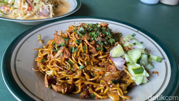 **Gurihnya Racikan Bakmi Jawa Mas Pong, Legenda Sejak 1996 di Tebet**