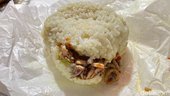 **Rp 6.000 Saja! Nikmati Nasi Cokot Isi Aneka Lauk Rumahan di Tebet**