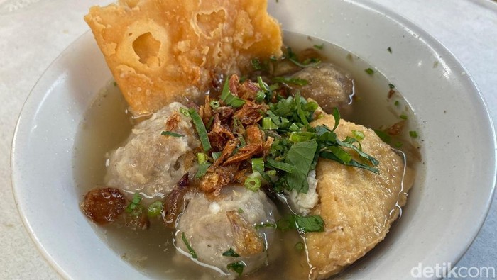 Nikmati Jajan Bakso Malang dan Es Teler Creamy Murah Meriah di Stasiun Tebet