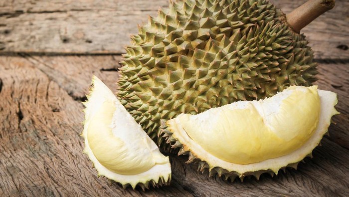 Durian Overload: Singer's Stroke After 7 in a Day—Waduh! A Health Peril!