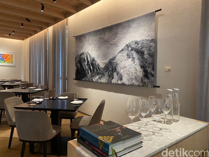 10 Alasan Musik yang Diputar di Restoran Membuat Makanan Lebih Lezat, Menurut Profesor Psikologi