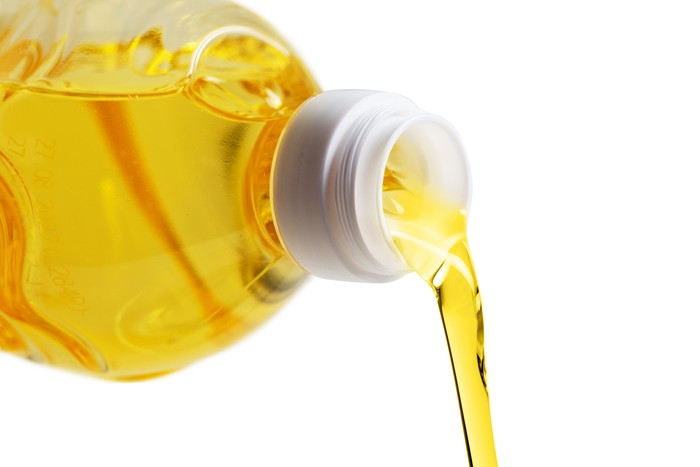 4 Cara Praktis Membersihkan Wadah Berminyak Agar Tak Licin Lagi, Dijamin Bersih dan Wangi!