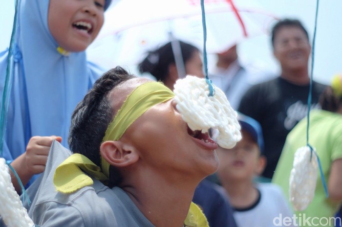 Ini Makna Nasionalisme di Balik Lomba Makan Kerupuk yang Meriah - Update 1