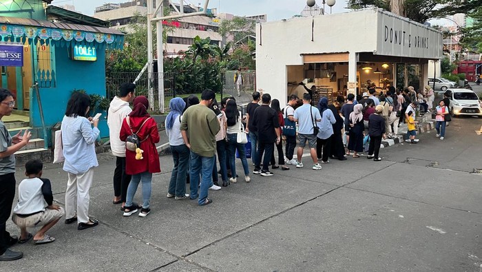 Antrean Mengular! Ini 5 Donat Viral di Depok hingga Yogyakarta yang Bikin Antriannya Padat!