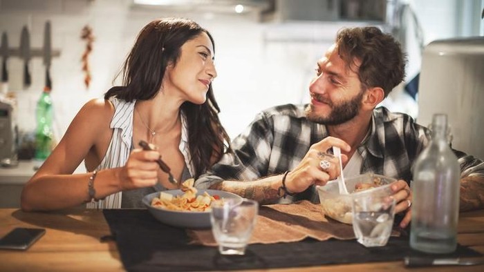 Makan Malam Jam Berapa yang Paling Baik? Ini Penjelasan Pakar - Update 1