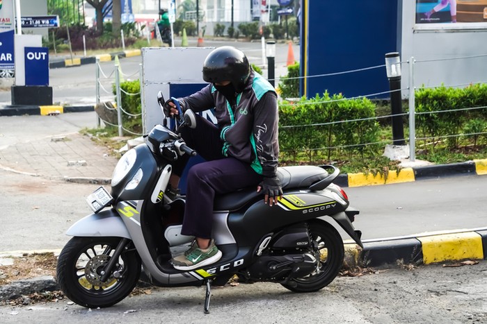 Aksi Solidaritas Netizen Asia Tenggara untuk Ojol di Jakarta: Es Kopi 'Ngumpet' dan Nasi Tempong Lezat