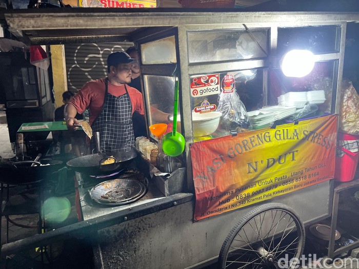 **Makanan Kaki Lima Lezat di Gandaria, Favorit Anak Jaksel dan Raisa!**